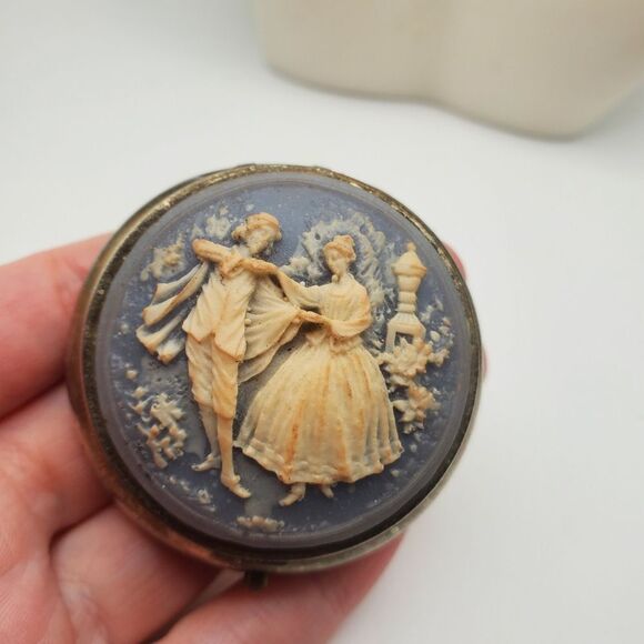 Handcrafted bone shell powdered blue Victorian courting pill box - Picture 7 of 7